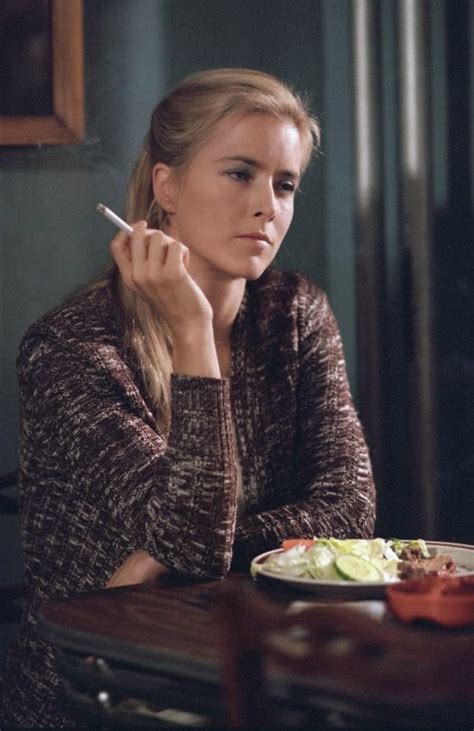 téa leoni smoking